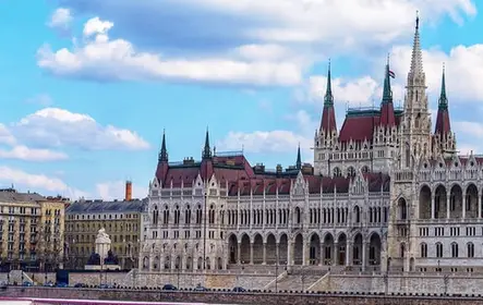 Budapest: Crucero con pizza