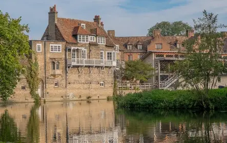 Recorrido a pie por la Universidad de Cambridge